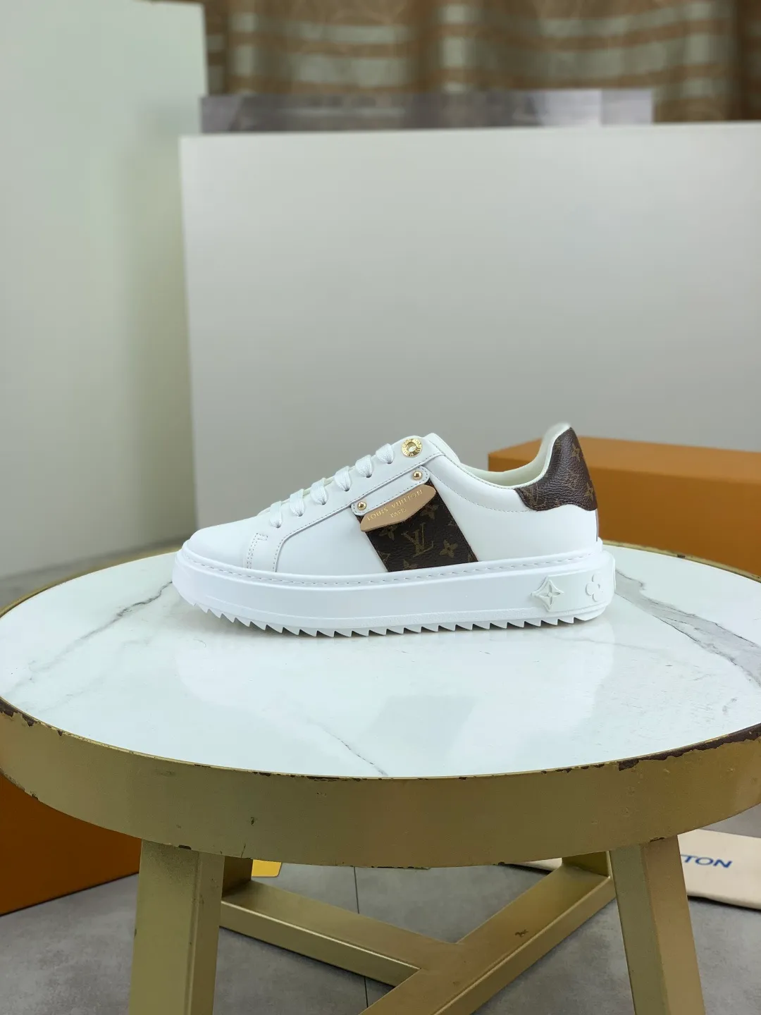 Men's men's shoes 💰P700 new style 💶 top version [LOUIS VUITTON] couple 🧑‍🤝‍🧑 craft style counter series (original order) new style 🍀LV Louis Vuitton - top version LV classic high-top trendy shoes! Made of imported original craft calfskin, original breathable lining, and original wear-resistant, lightweight, high-end TPU outsole! High quality products! 3️⃣ colors are available, size: female 35-39, male 39-44 (female 40, male 45 customized)